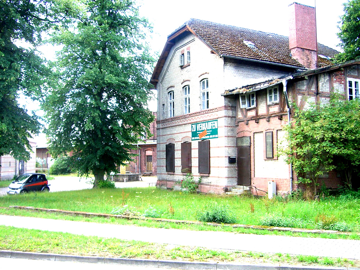 1.967 m² 2 historische Mehrfamilienhäuser Denkmal, Sanierungsobjekte am Bahnhof Karow, Plau am See
