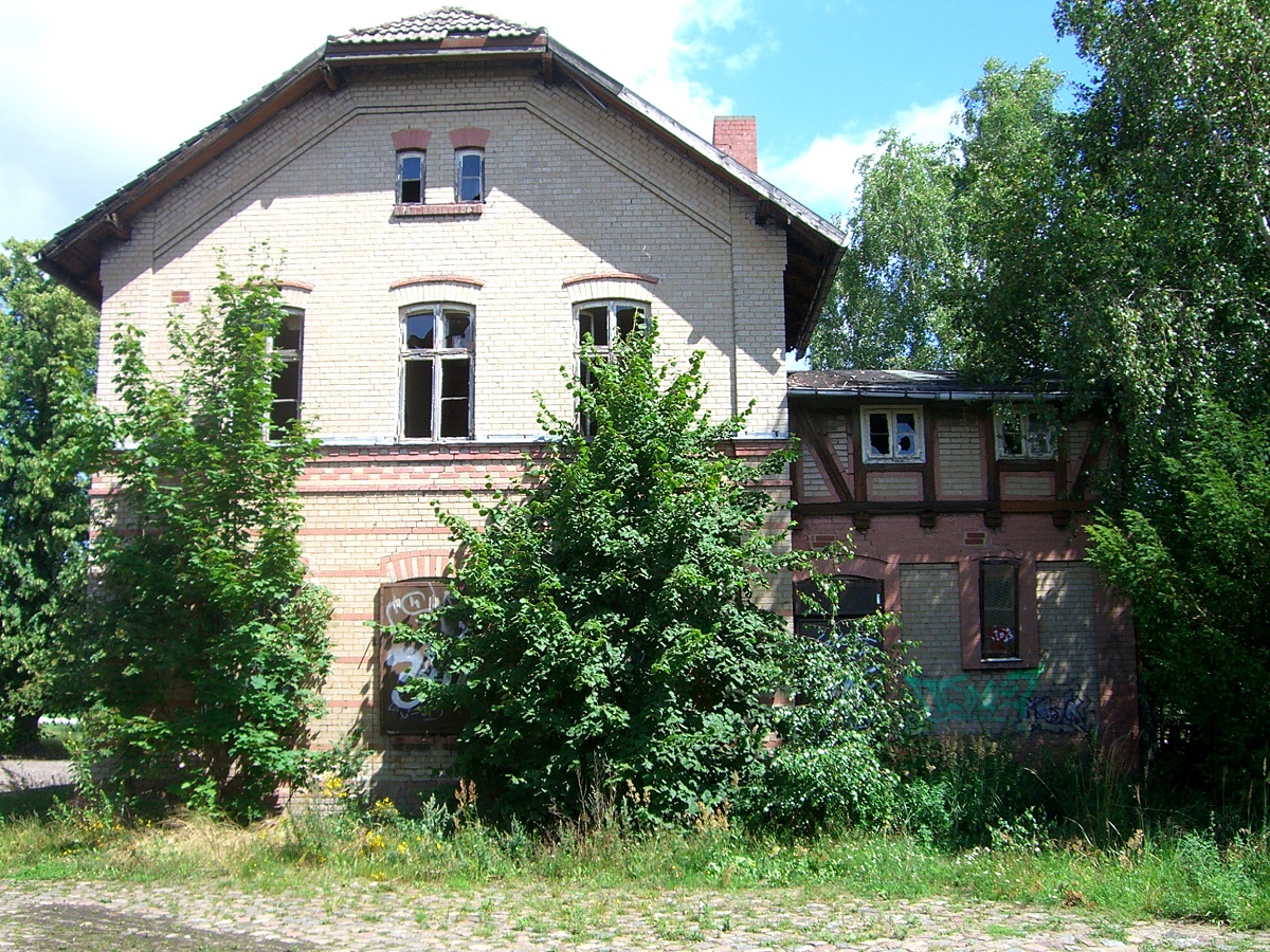 1.967 m² 2 historische Mehrfamilienhäuser Denkmal, Sanierungsobjekte am Bahnhof Karow, Plau am See