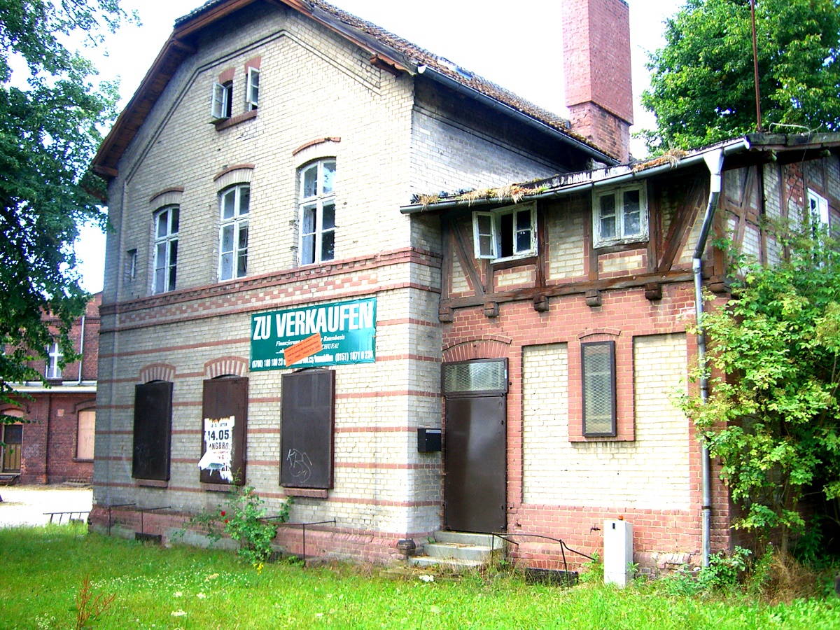 1.967 m² 2 historische Mehrfamilienhäuser Denkmal, Sanierungsobjekte am Bahnhof Karow, Plau am See