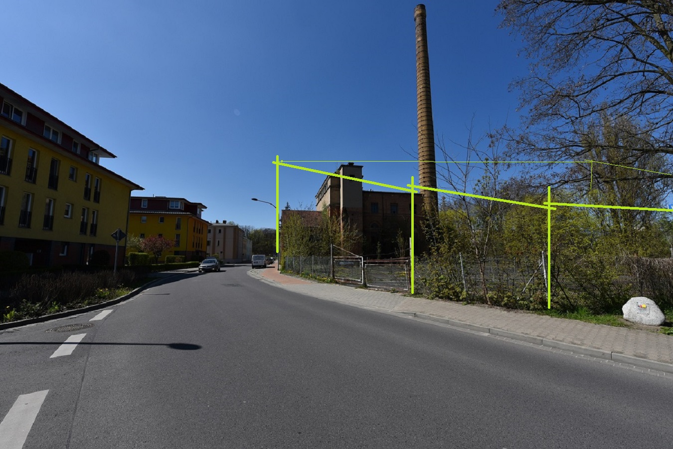 Fotovoltaik SolarParkplatz in der Stadt Spremberg, ideal für Autohandel, e-LKW-Tankstelle