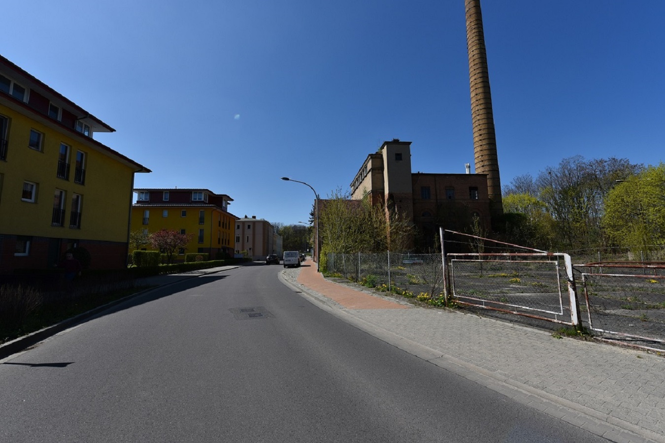 Fotovoltaik SolarParkplatz in der Stadt Spremberg, ideal für Autohandel, e-LKW-Tankstelle
