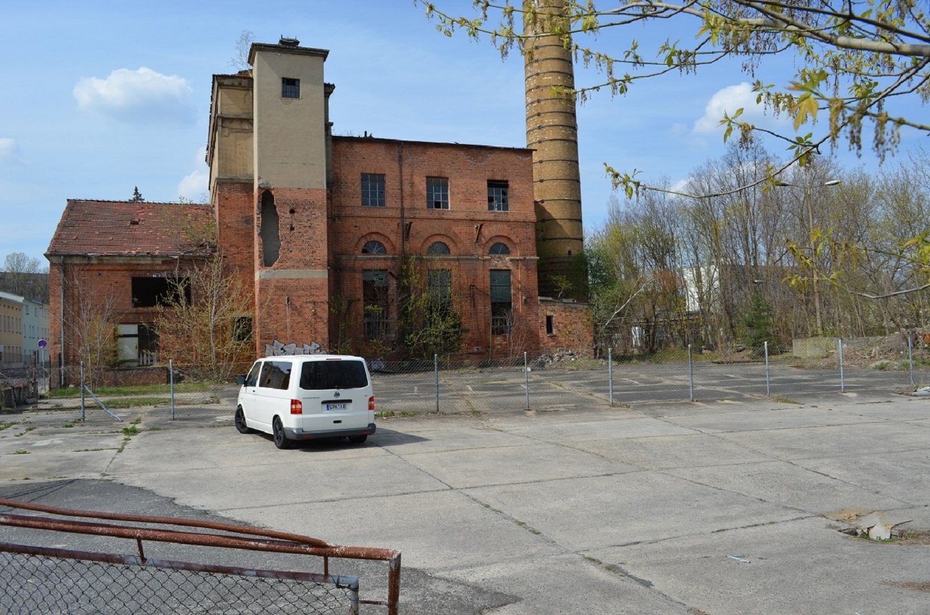 Fotovoltaik SolarParkplatz in der Stadt Spremberg, ideal für Autohandel, e-LKW-Tankstelle