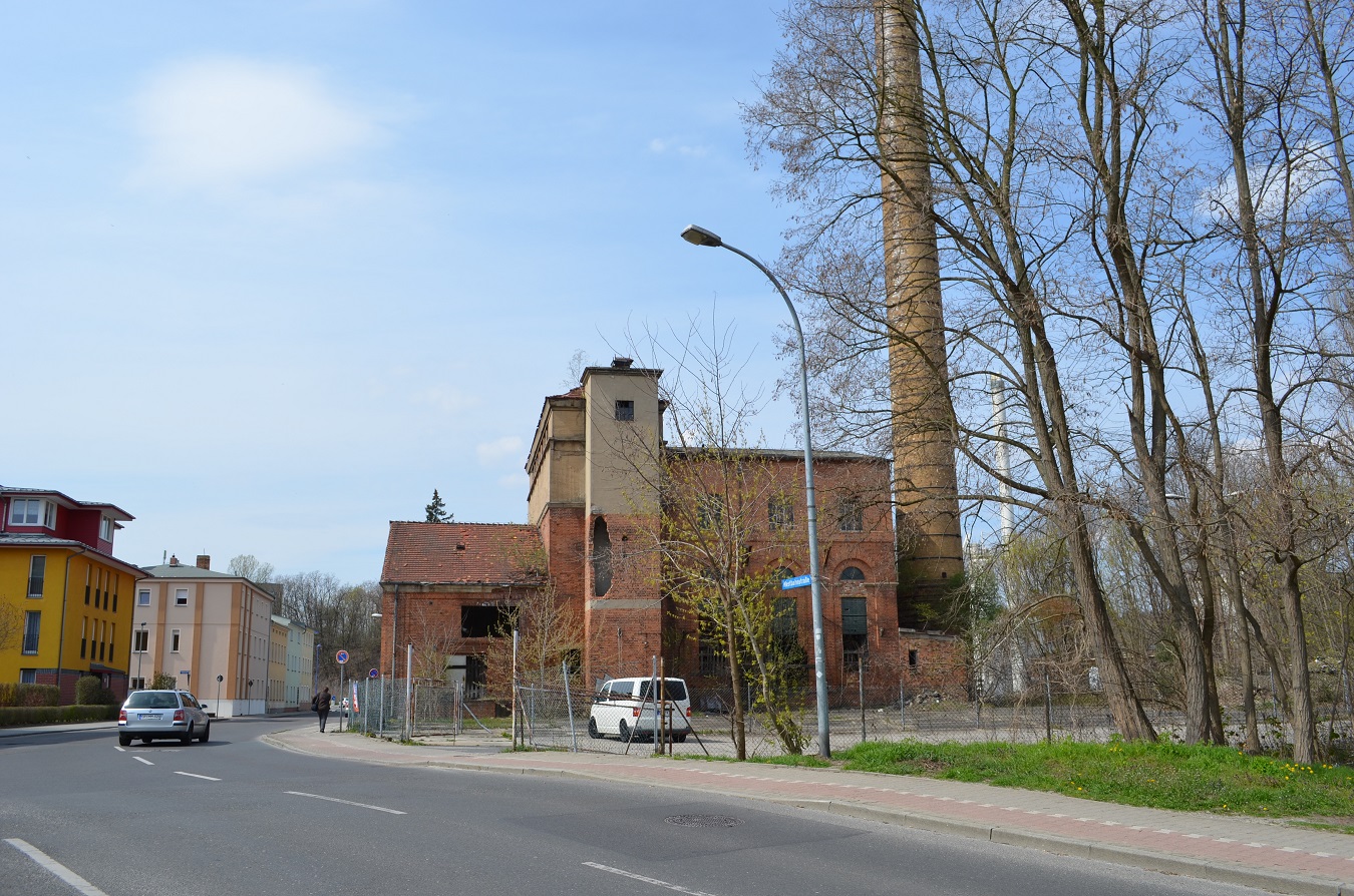Fotovoltaik SolarParkplatz in der Stadt Spremberg, ideal für Autohandel, e-LKW-Tankstelle