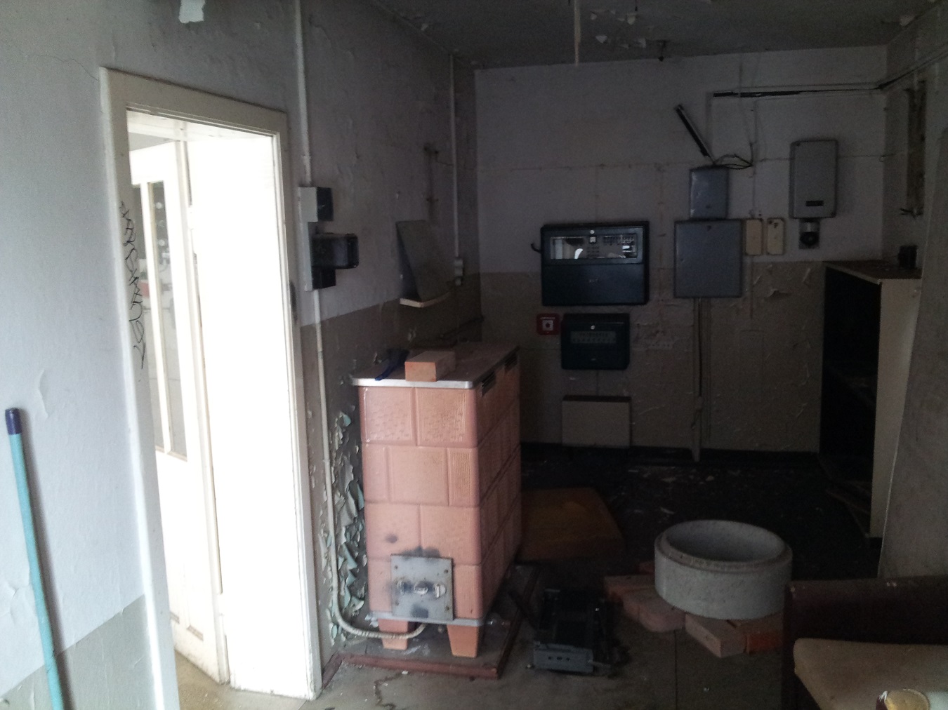 Autoplatz, LKW-Parkplatz in Coswig im Gewerbegebiet an der S84 Dresden-Meißen mieten