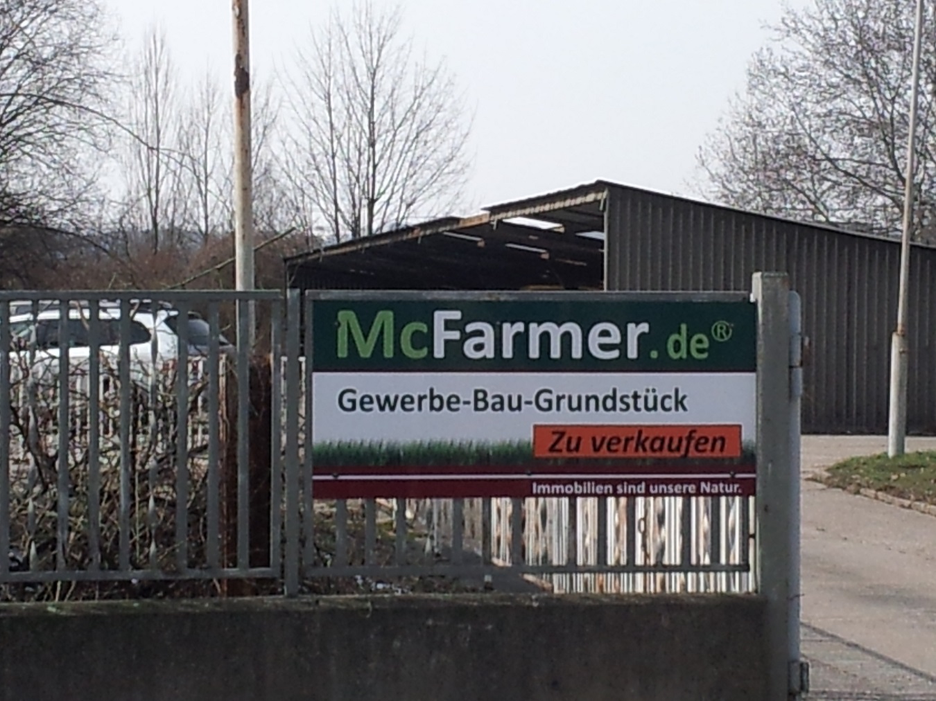 Autoplatz, LKW-Parkplatz in Coswig im Gewerbegebiet an der S84 Dresden-Meißen mieten