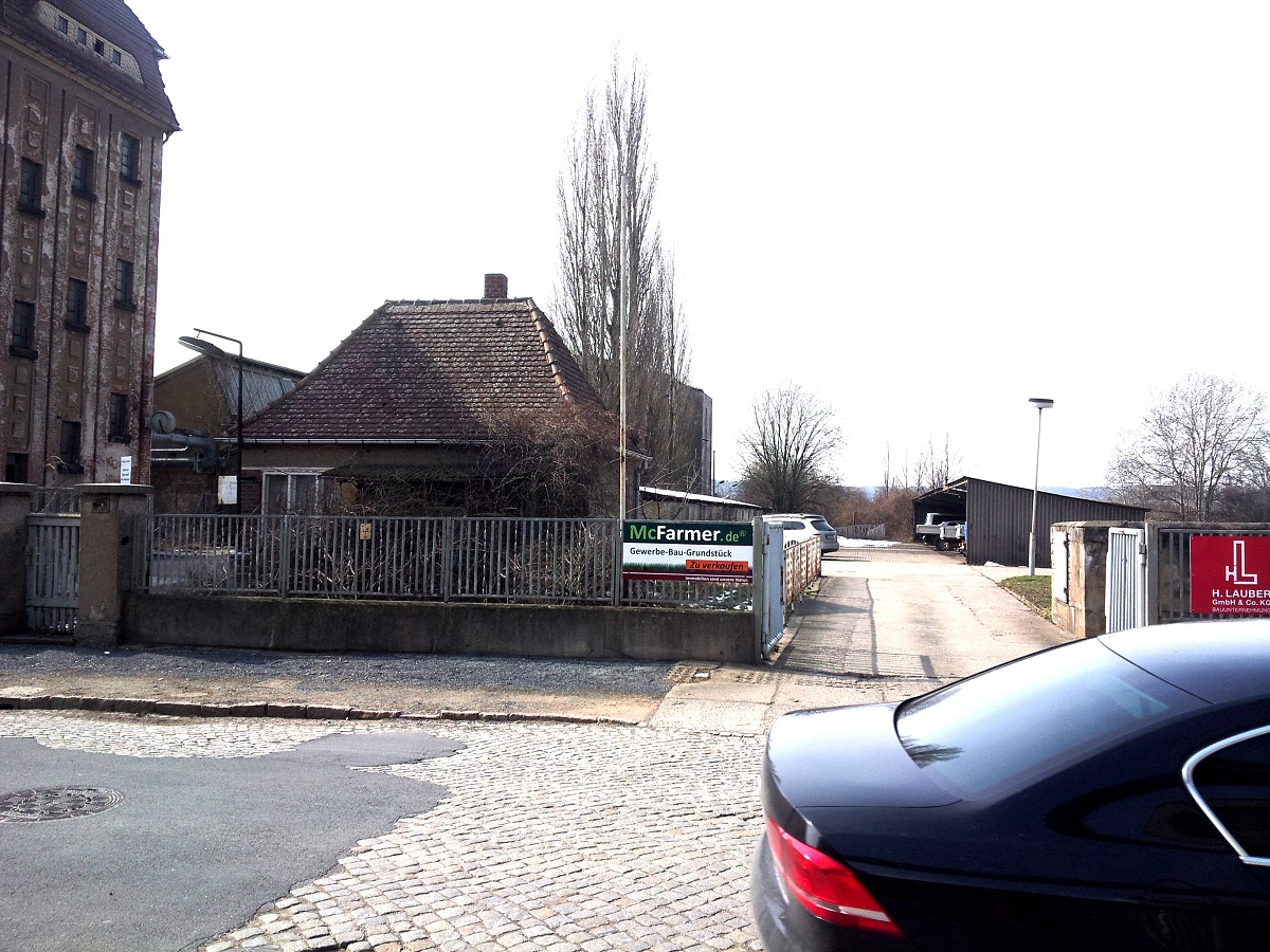 Autoplatz, LKW-Parkplatz in Coswig im Gewerbegebiet an der S84 Dresden-Meißen mieten