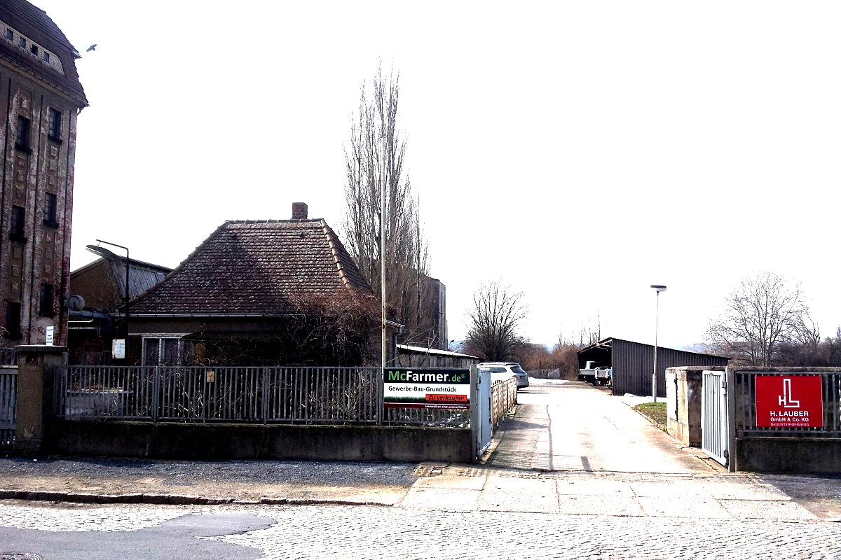 Autoplatz, LKW-Parkplatz in Coswig im Gewerbegebiet an der S84 Dresden-Meißen mieten