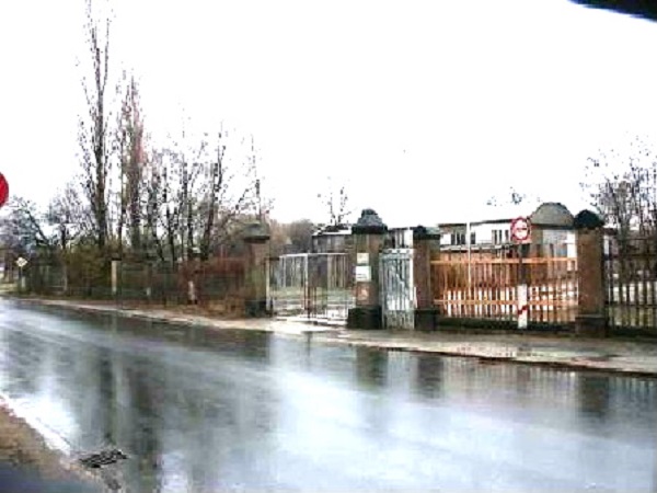 Autoplatz, LKW-Parkplatz in Coswig im Gewerbegebiet an der S84 Dresden-Meißen mieten