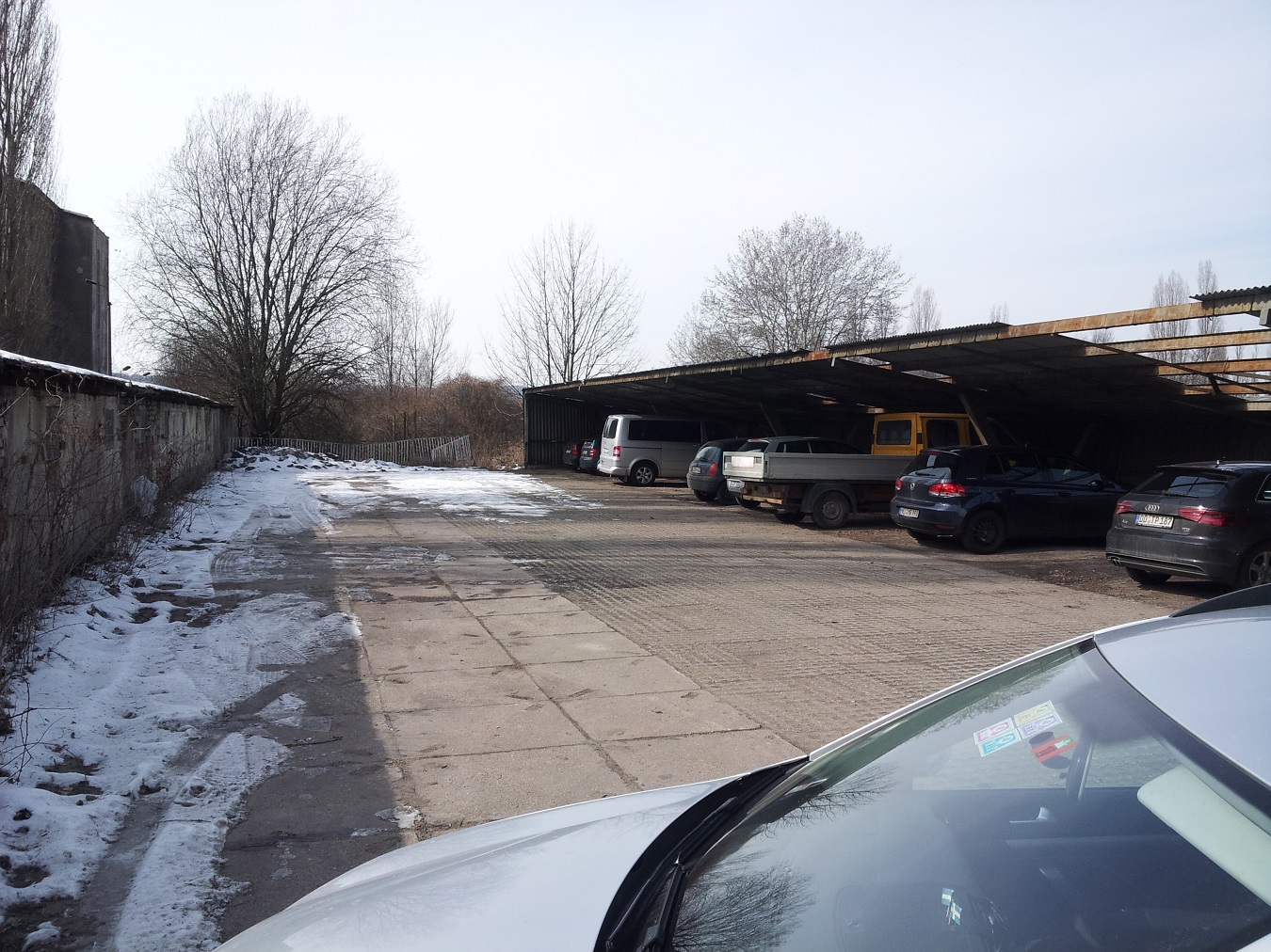 Autoplatz, LKW-Parkplatz in Coswig im Gewerbegebiet an der S84 Dresden-Meißen mieten