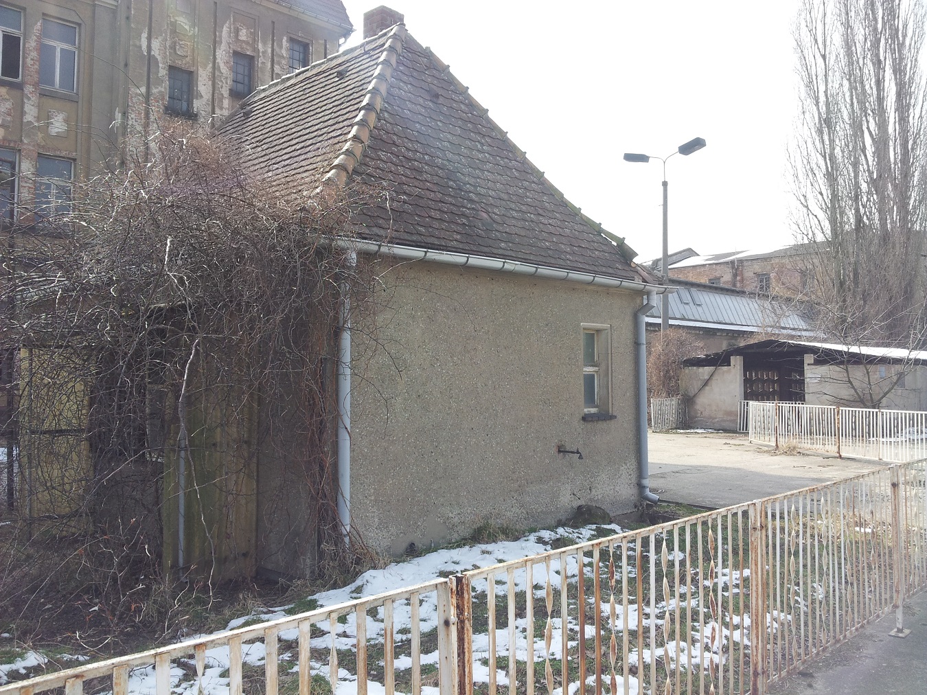 Autoplatz, LKW-Parkplatz in Coswig im Gewerbegebiet an der S84 Dresden-Meißen mieten
