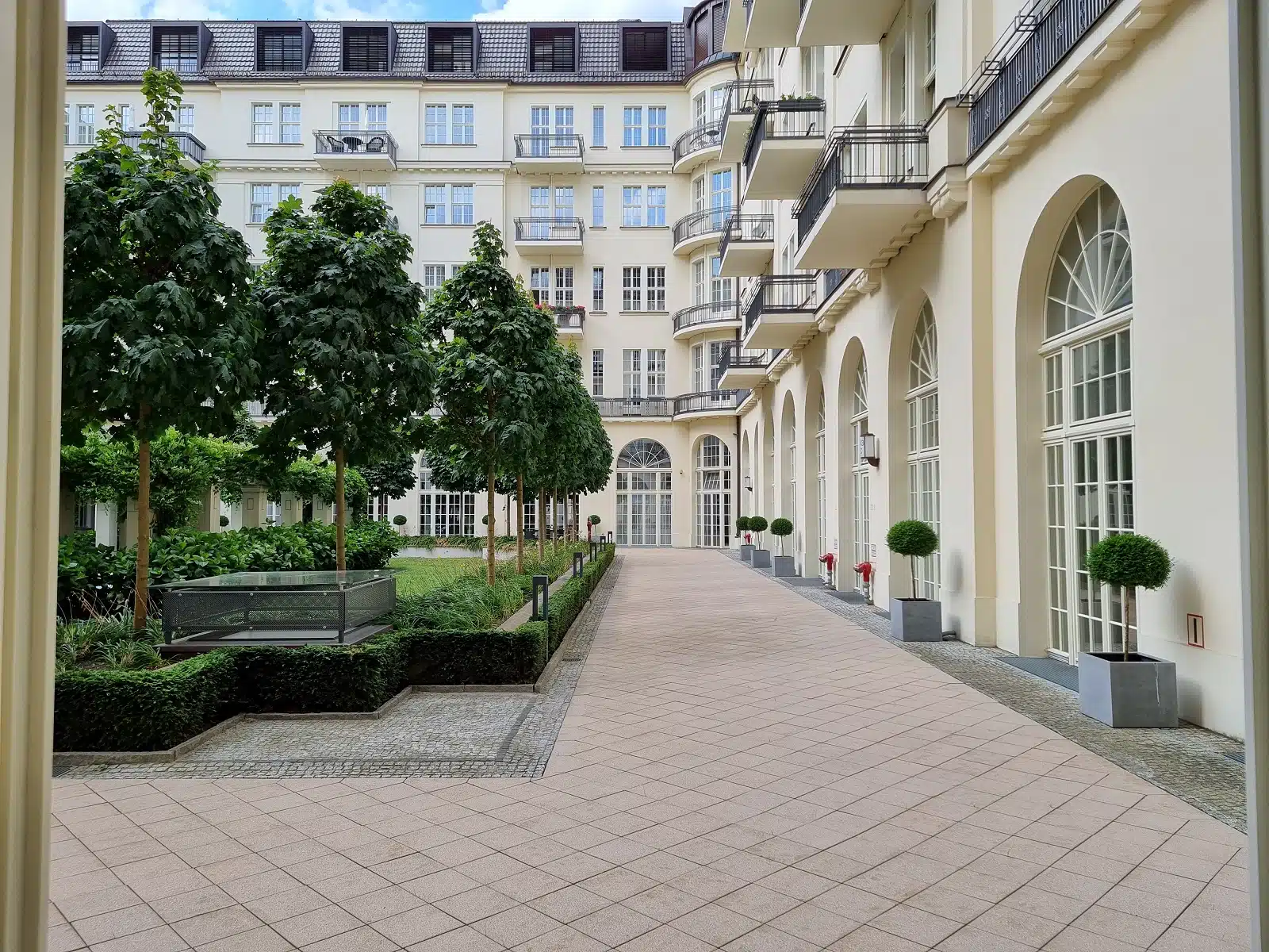 HAUS CUMBERLAND BERLIN Laden, Praxis, Kanzlei, Büro Luxus-Loft auf 2 Etagen am Kurfürstendamm