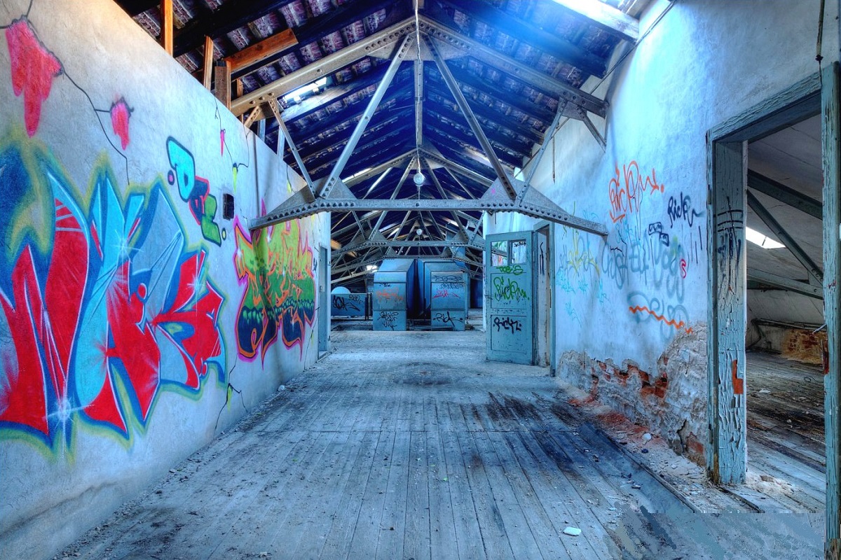 6.800 m² Fabrik-Denkmal in Coswig an S84 Dresden/Meißen, im Gewerbegebiet, Sanierungsobjekt