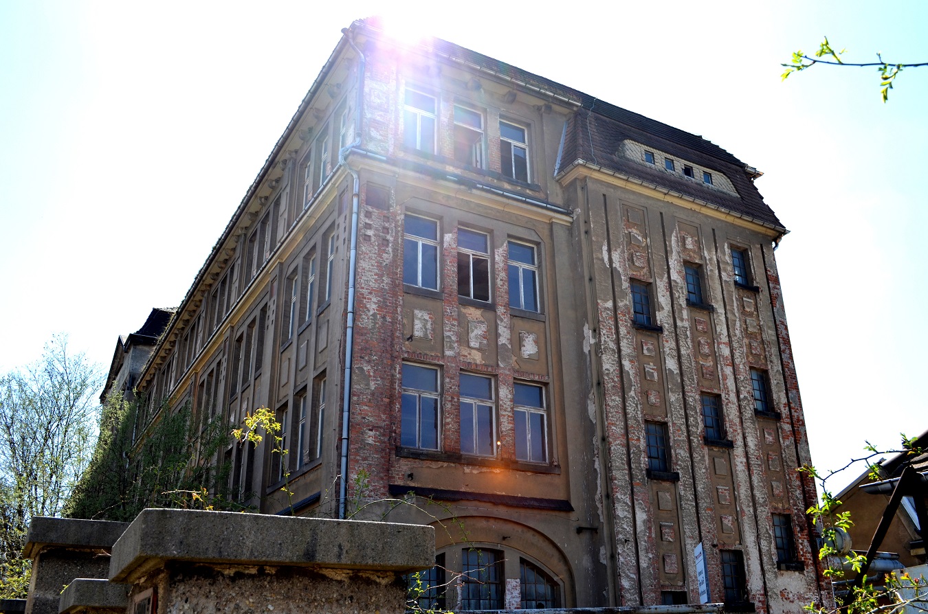 6.800 m² Fabrik-Denkmal in Coswig an S84 Dresden/Meißen, im Gewerbegebiet, Sanierungsobjekt