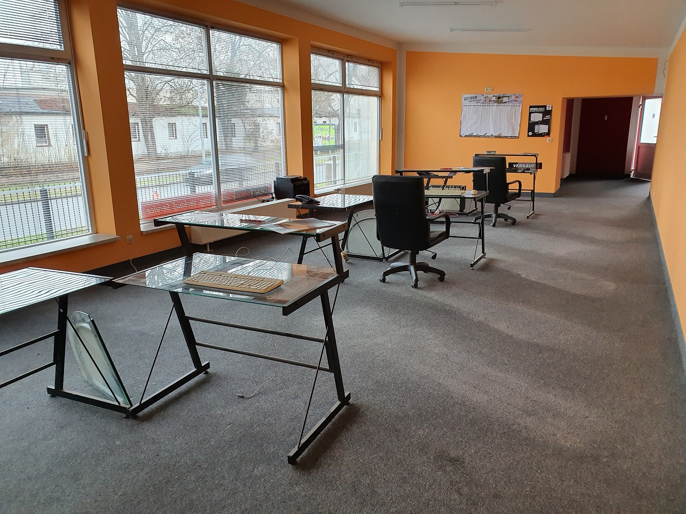 Gewerbezentrum in der Stadt Spremberg mit Fachmarkt, Werkstatt, Büroflächen und Wohnung.