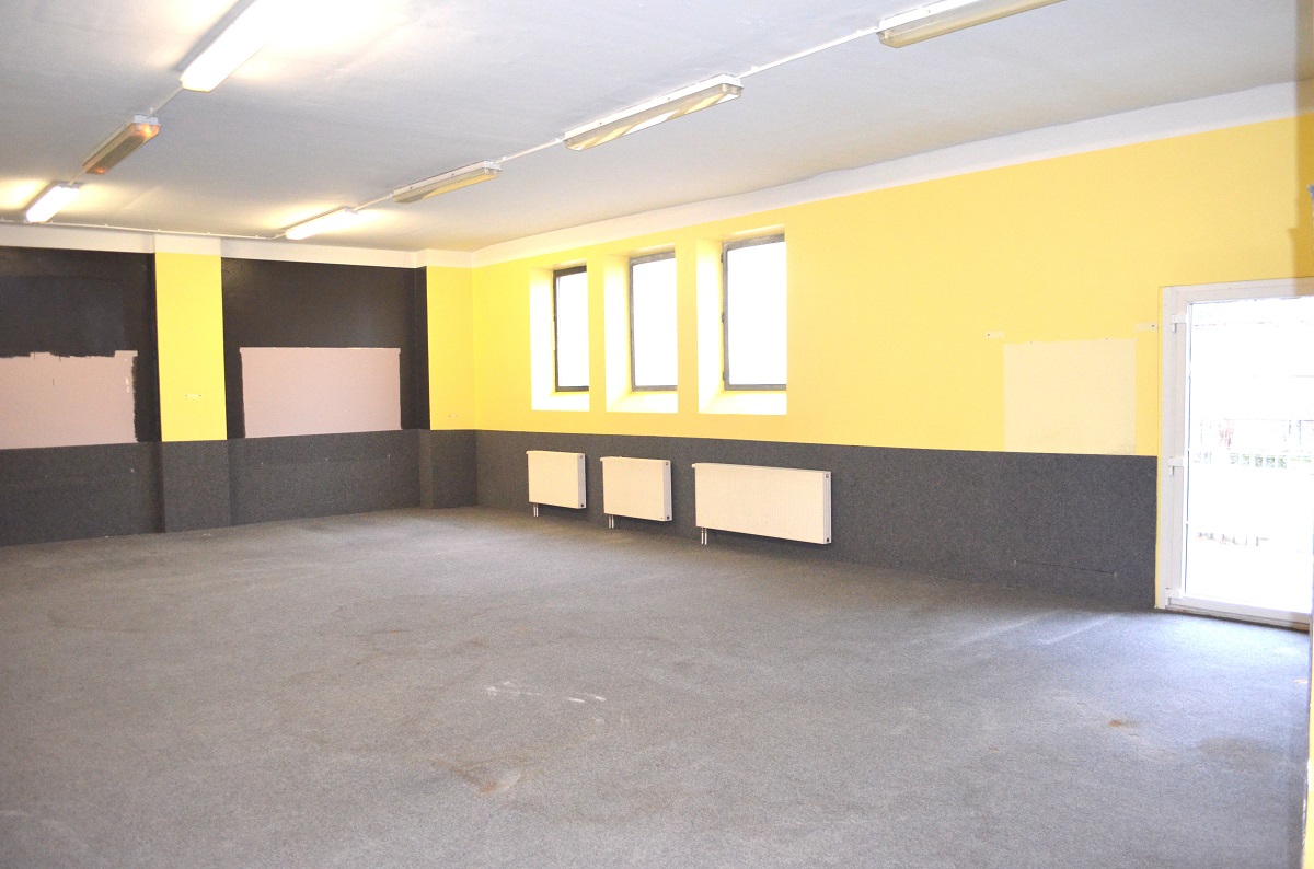 Gewerbezentrum in der Stadt Spremberg mit Fachmarkt, Werkstatt, Büroflächen und Wohnung.