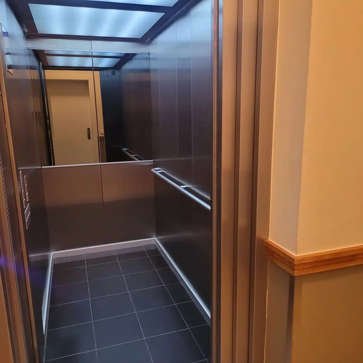 HAUS CUMBERLAND BERLIN Laden, Praxis, Kanzlei, Büro Luxus-Loft auf 2 Etagen am Kurfürstendamm