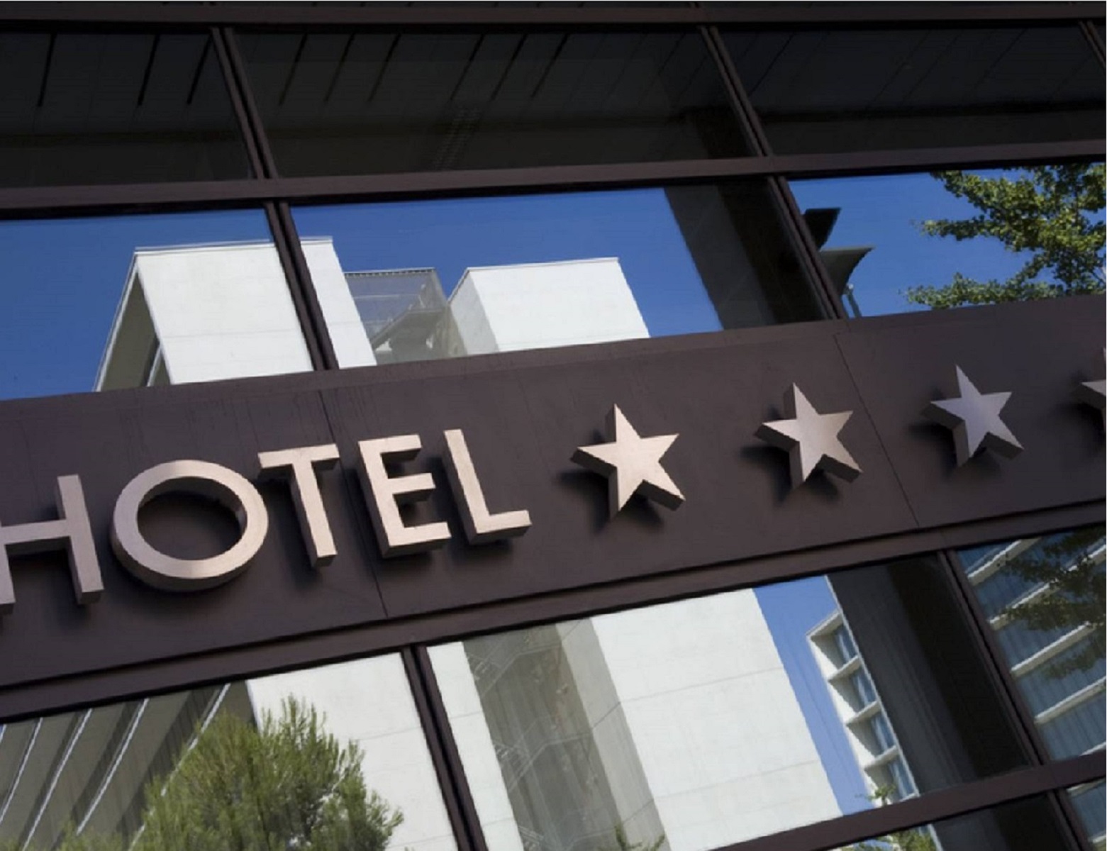 45.000 m² Hotelkomplex mit 400 Betten & Konferenzcenter, Restaurant mit Profi-Betreiber u. langfr. Pachtvertrag im Leipziger Umland