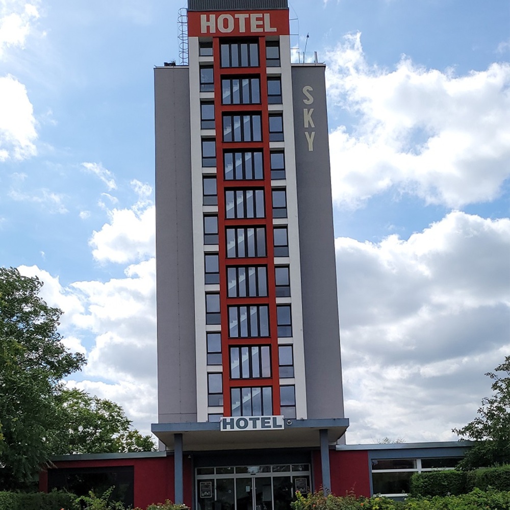 45.000 m² Hotelkomplex mit 400 Betten & Konferenzcenter, Restaurant mit Profi-Betreiber u. langfr. Pachtvertrag im Leipziger Umland