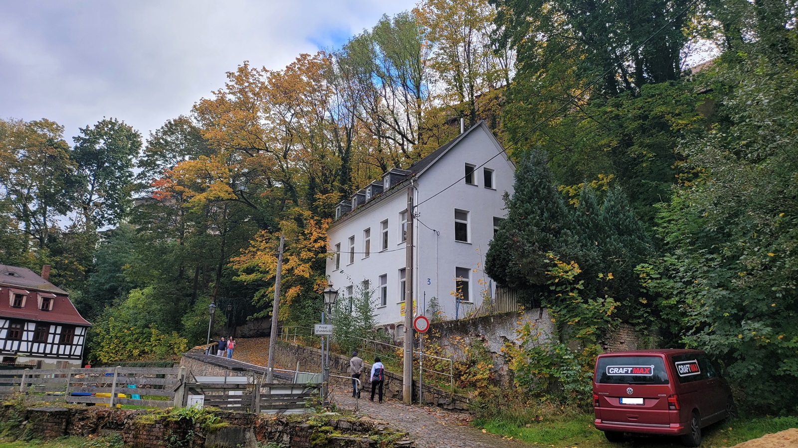 Mehrfamilienhaus in Glauchau mit traumhaftem Ausblick auf die Unterstadt, 3 Wohnetagen, Sanierungsobjekt, Kapitalanlage oder Eigennutzung?