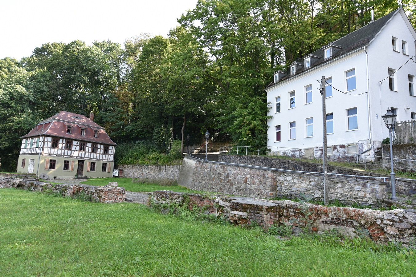 Mehrfamilienhaus in Glauchau mit traumhaftem Ausblick auf die Unterstadt, 3 Wohnetagen, Sanierungsobjekt, Kapitalanlage oder Eigennutzung?