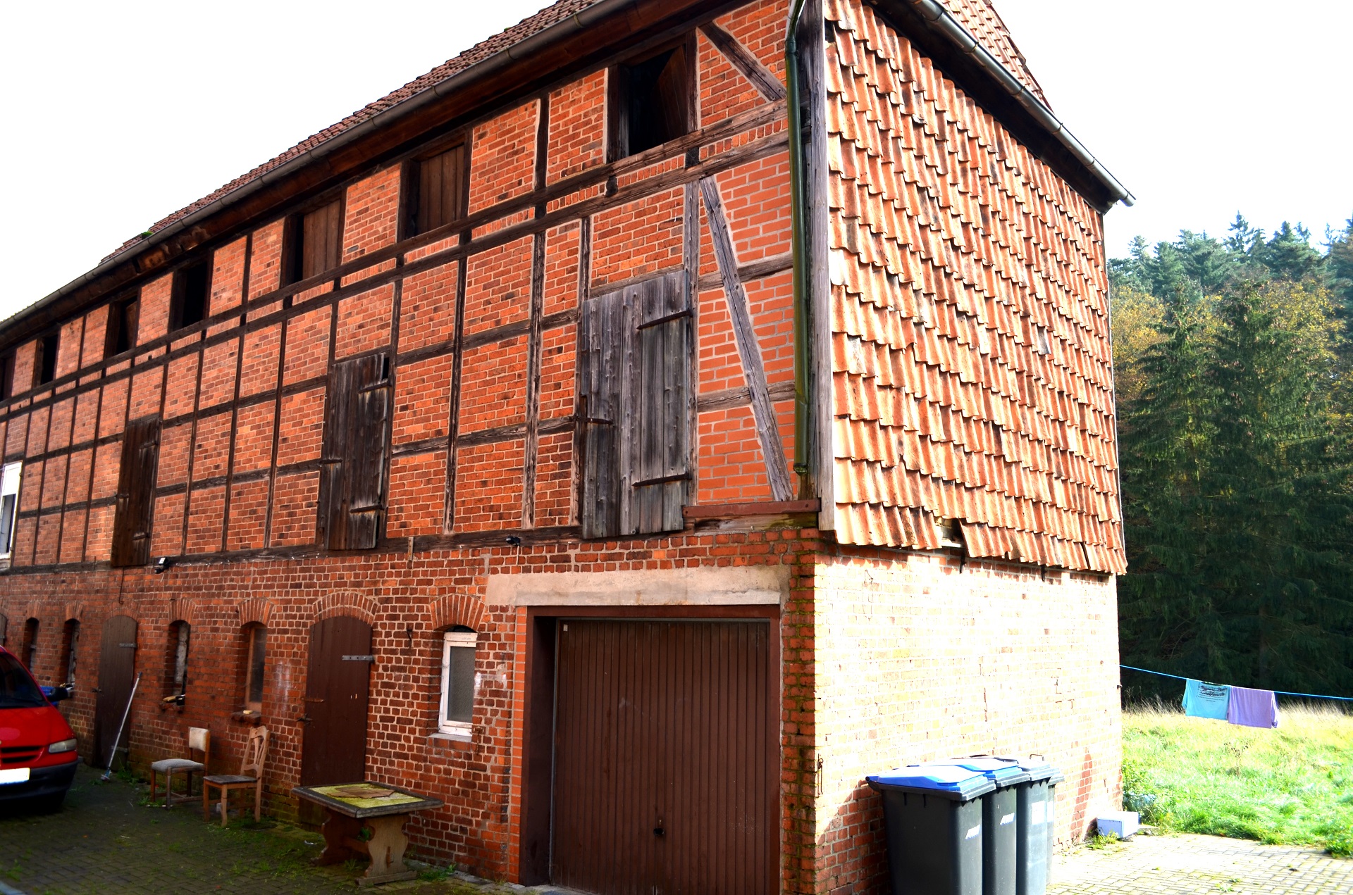 Mehrfamilienhaus mit 6 Wohnungen in Grünenplan, Sanierungsobjekt mit großen Garten am Bach