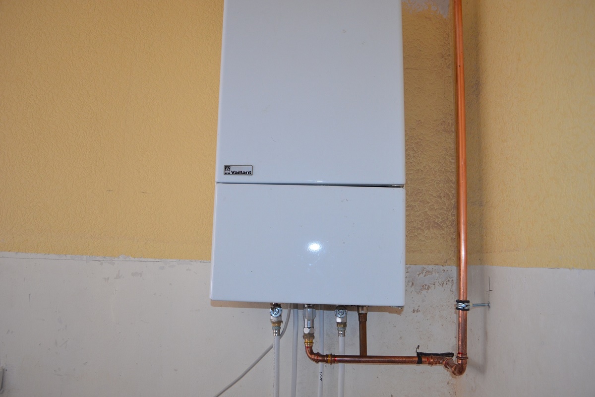 Mehrfamilienhaus mit 6 Wohnungen in Grünenplan, Sanierungsobjekt mit großen Garten am Bach