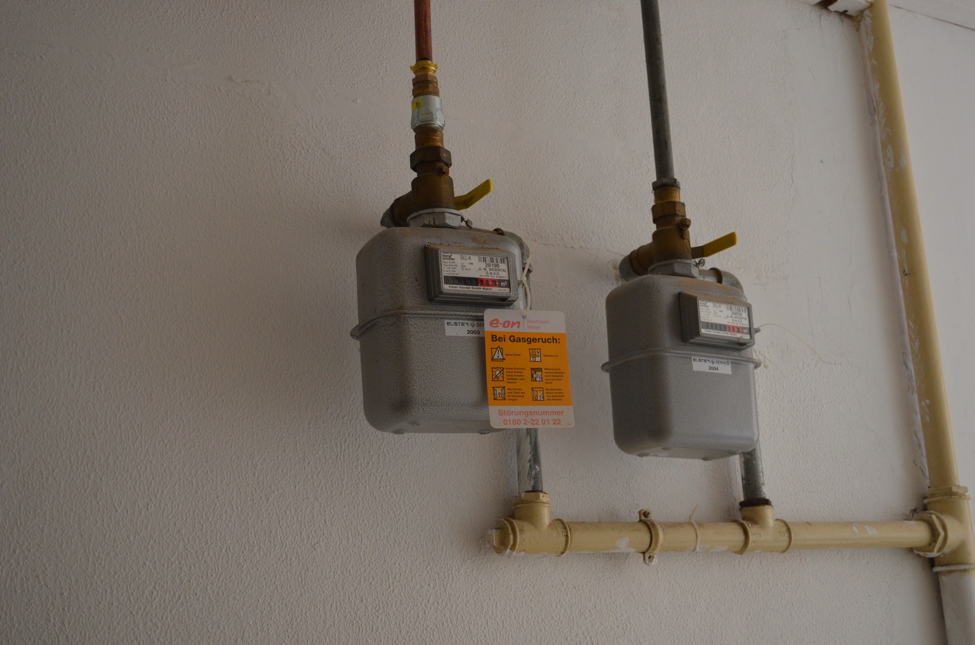 Mehrfamilienhaus mit 6 Wohnungen in Grünenplan, Sanierungsobjekt mit großen Garten am Bach