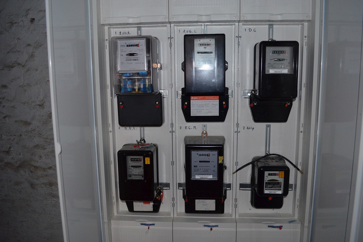 Mehrfamilienhaus mit 6 Wohnungen in Grünenplan, Sanierungsobjekt mit großen Garten am Bach