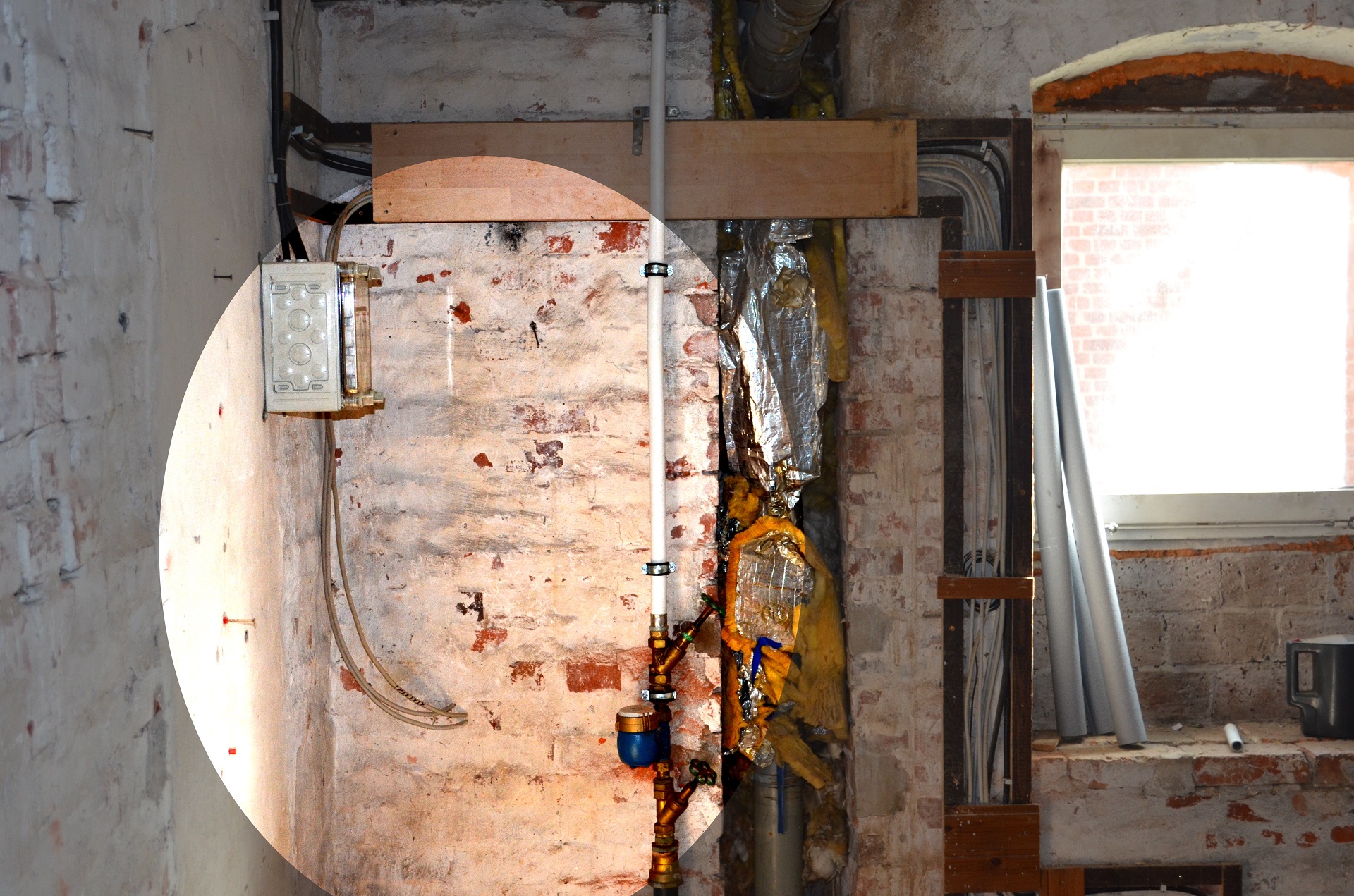 Mehrfamilienhaus mit 6 Wohnungen in Grünenplan, Sanierungsobjekt mit großen Garten am Bach