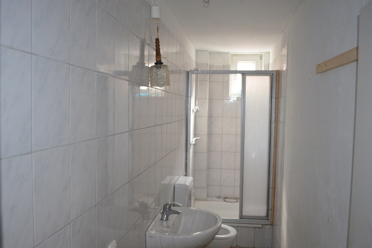 Mehrfamilienhaus mit 6 Wohnungen in Grünenplan, Sanierungsobjekt mit großen Garten am Bach