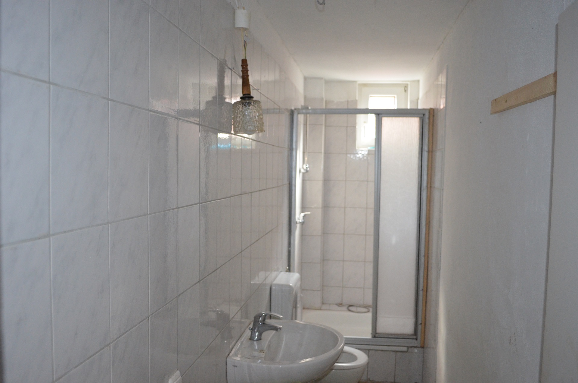 Das rote Haus von Grünenplan, Erotic-Immobilie mit großen Garten am Bach