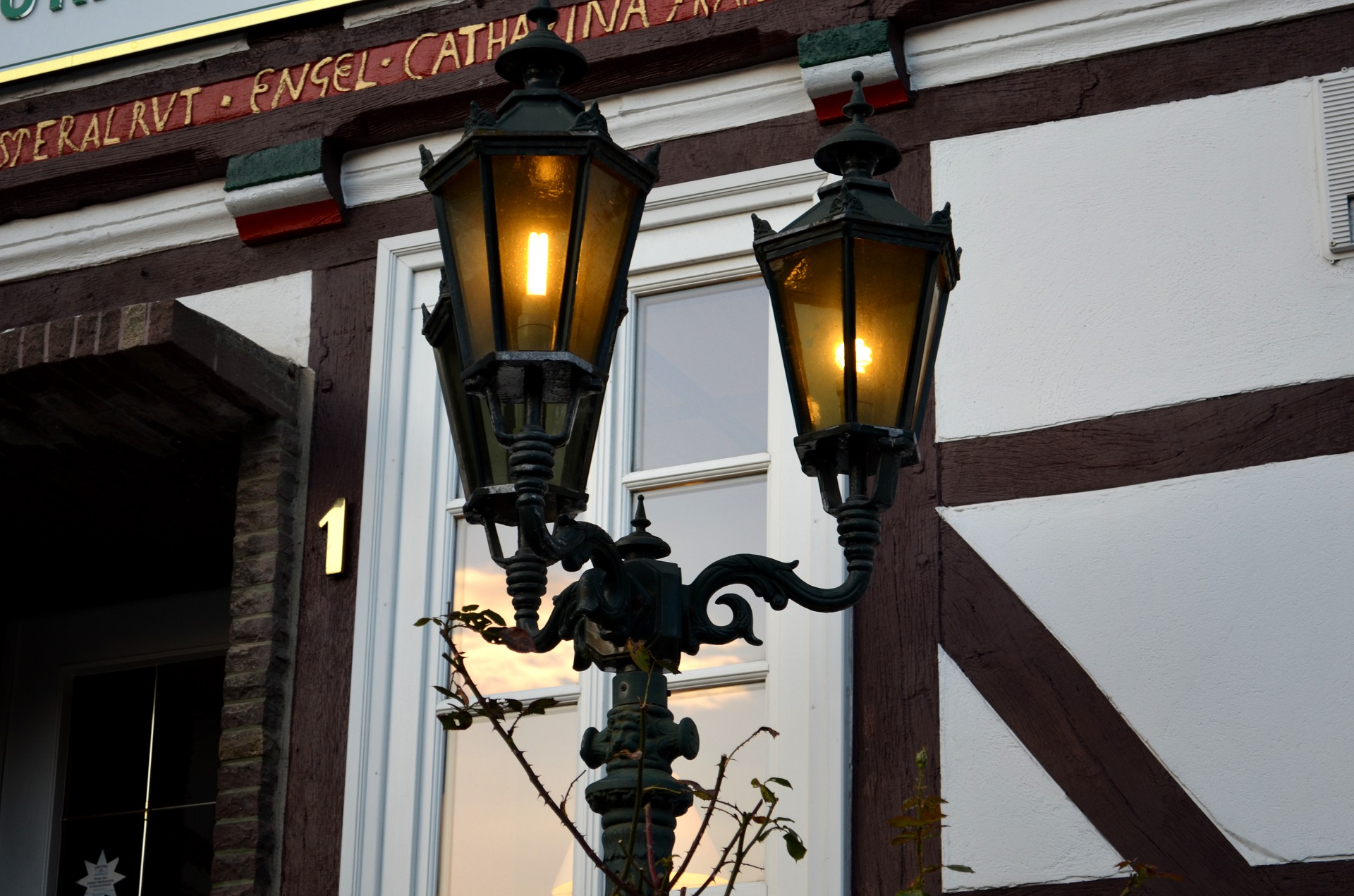 Mehrfamilienhaus mit 6 Wohnungen in Grünenplan, Sanierungsobjekt mit großen Garten am Bach