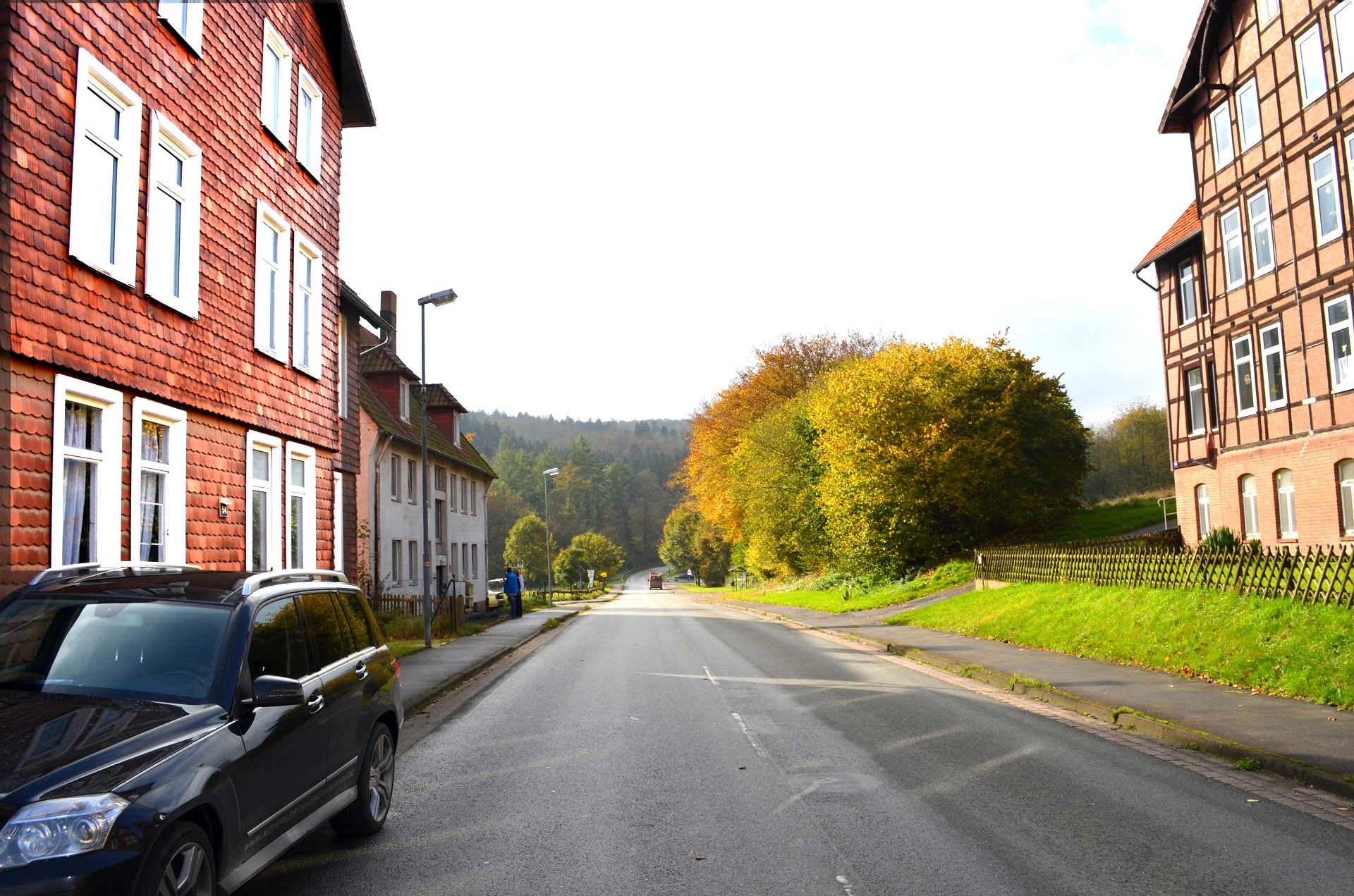 Mehrfamilienhaus mit 6 Wohnungen in Grünenplan, Sanierungsobjekt mit großen Garten am Bach
