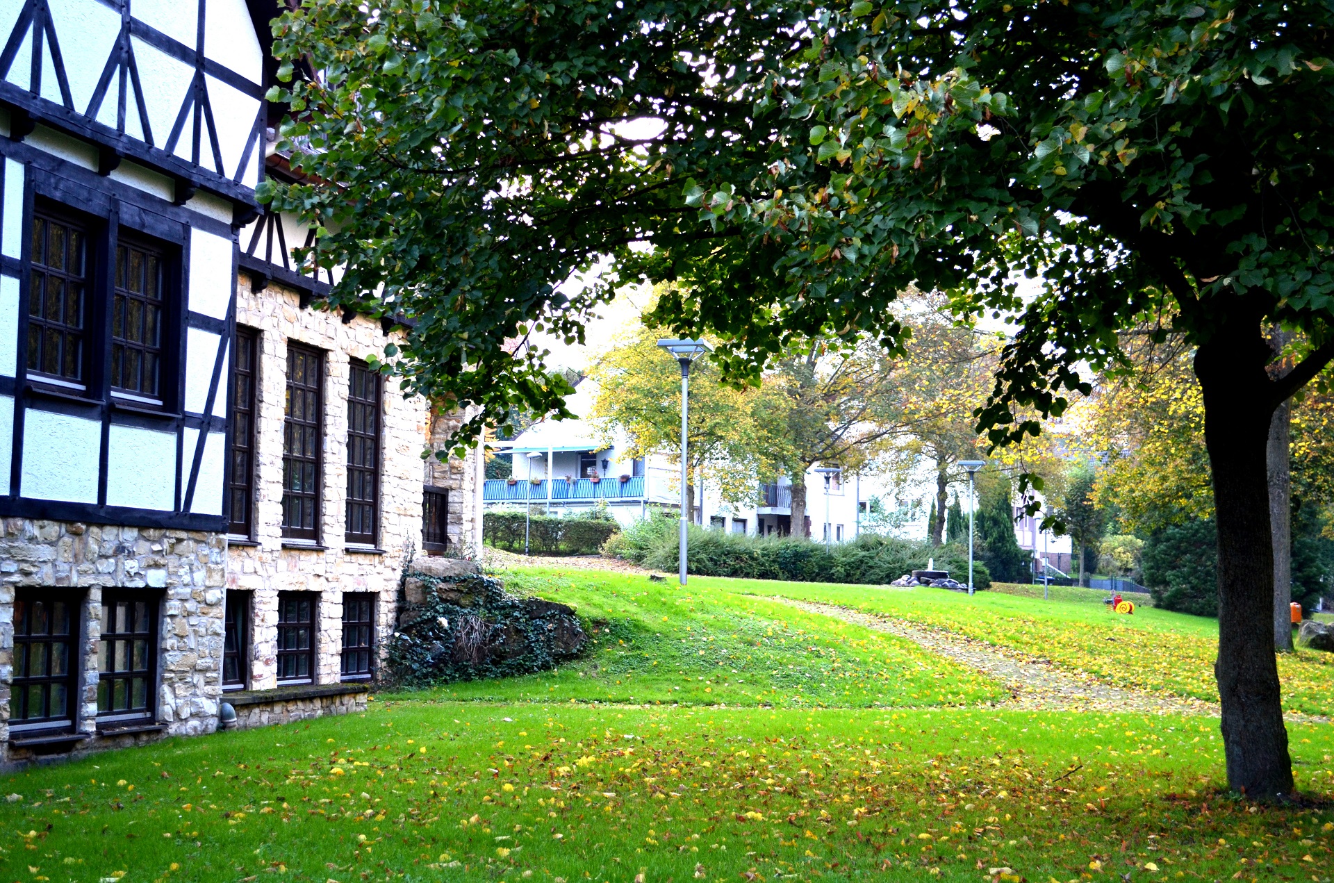 Mehrfamilienhaus mit 6 Wohnungen in Grünenplan, Sanierungsobjekt mit großen Garten am Bach