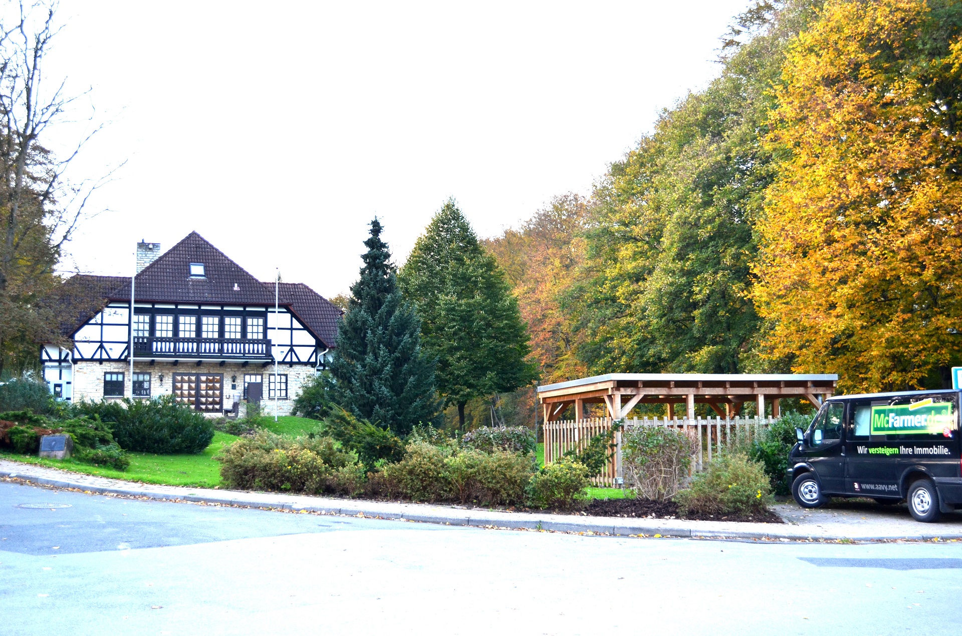 Mehrfamilienhaus mit 6 Wohnungen in Grünenplan, Sanierungsobjekt mit großen Garten am Bach