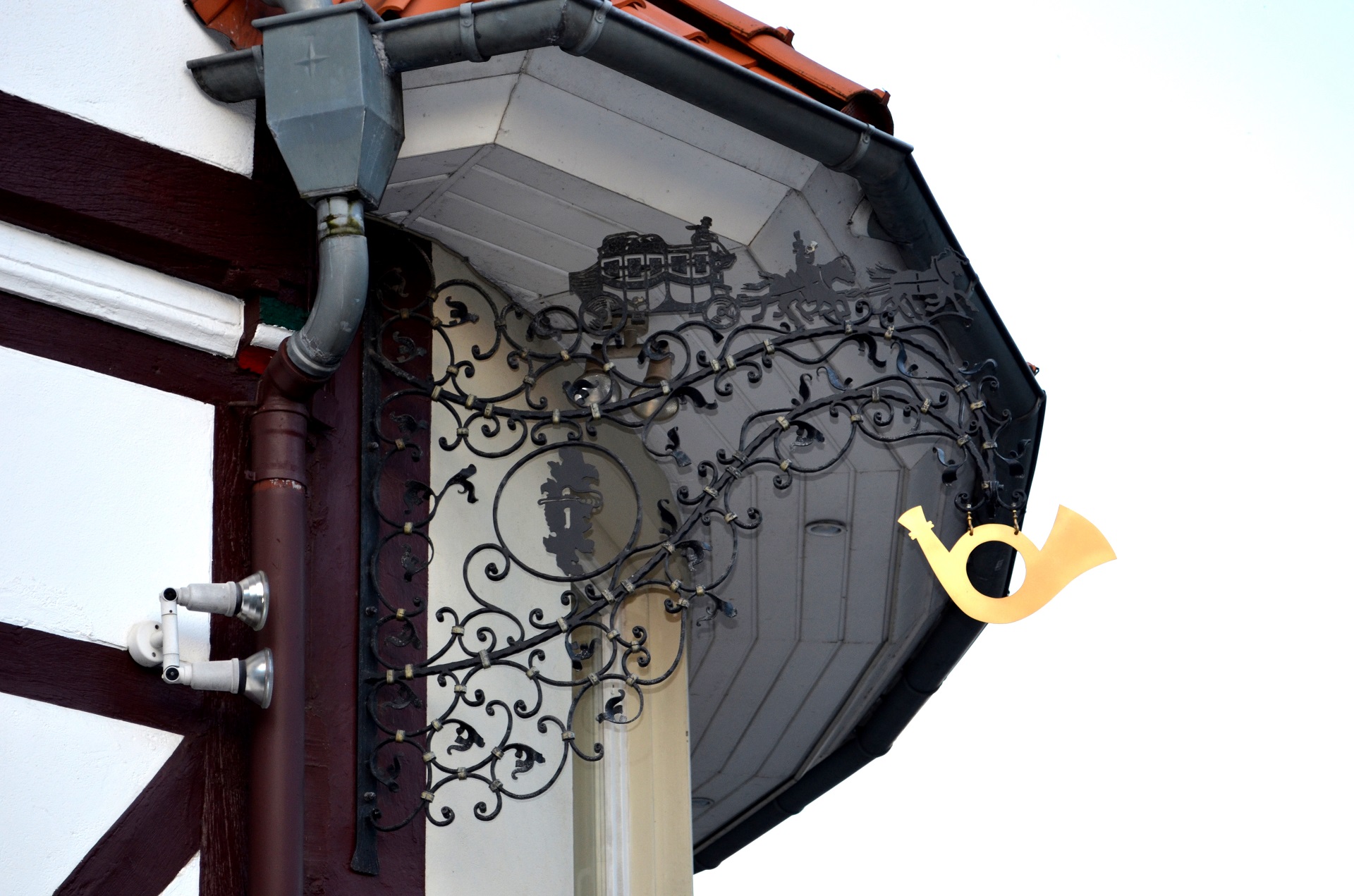 Mehrfamilienhaus mit 6 Wohnungen in Grünenplan, Sanierungsobjekt mit großen Garten am Bach