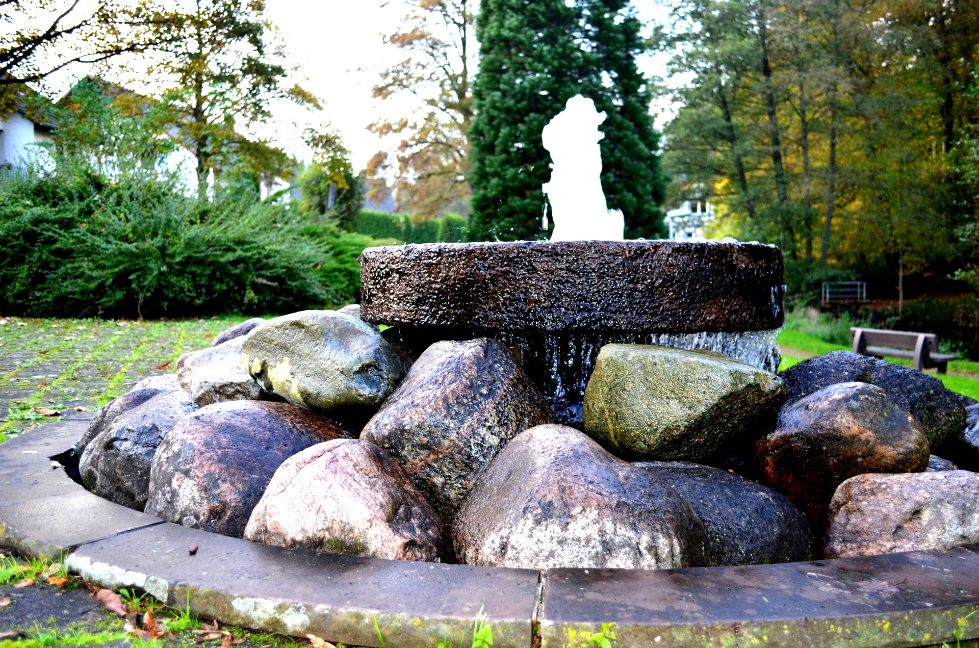 Mehrfamilienhaus mit 6 Wohnungen in Grünenplan, Sanierungsobjekt mit großen Garten am Bach