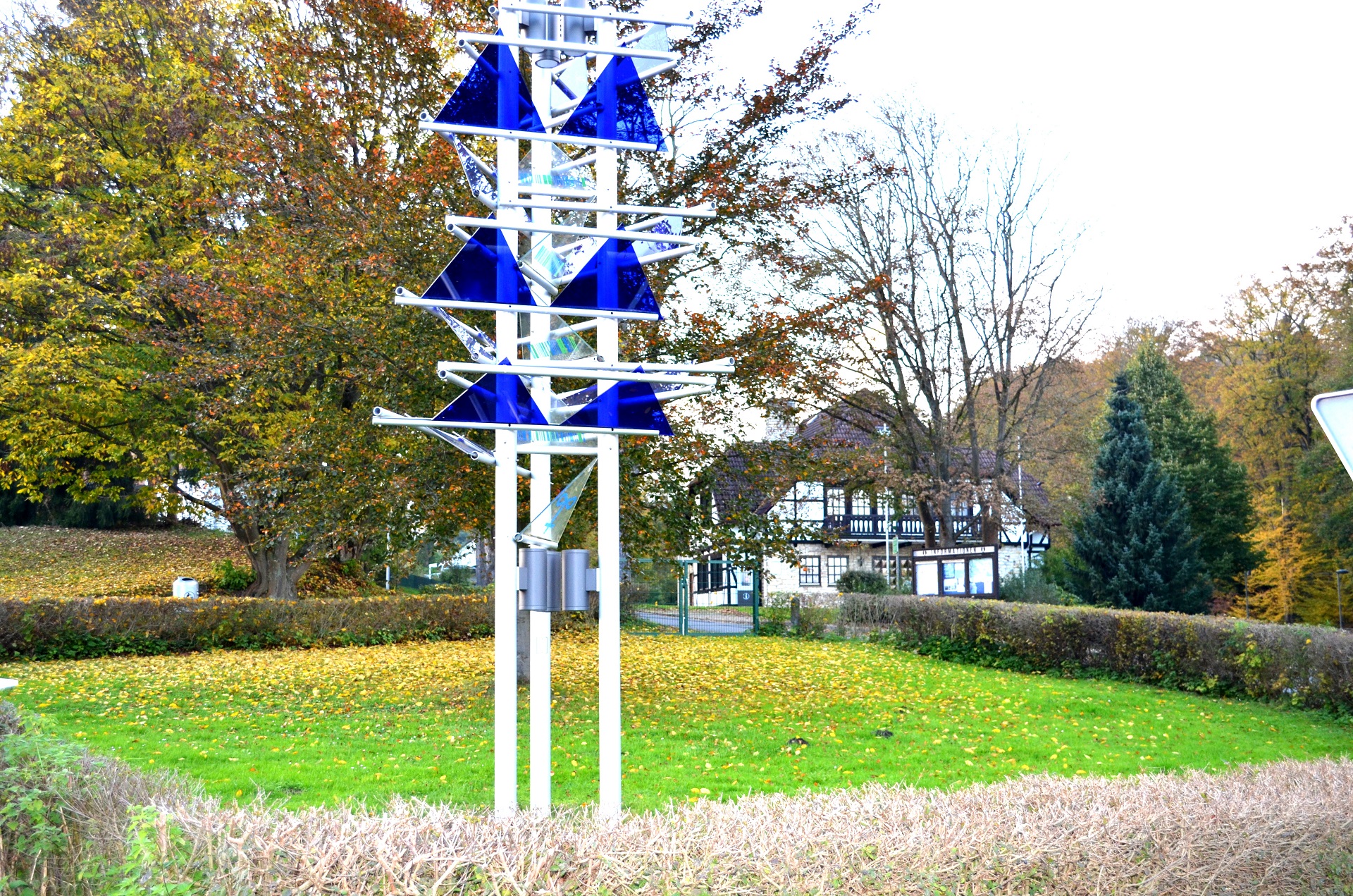 Mehrfamilienhaus mit 6 Wohnungen in Grünenplan, Sanierungsobjekt mit großen Garten am Bach