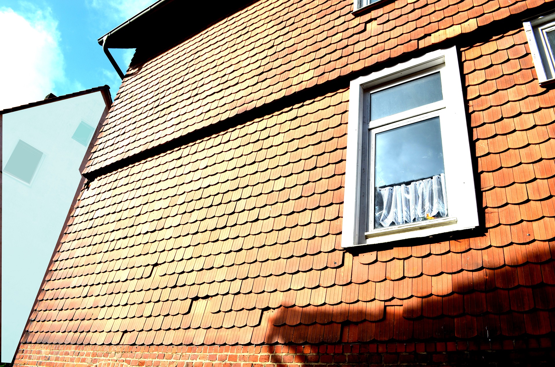 Mehrfamilienhaus mit 6 Wohnungen in Grünenplan, Sanierungsobjekt mit großen Garten am Bach