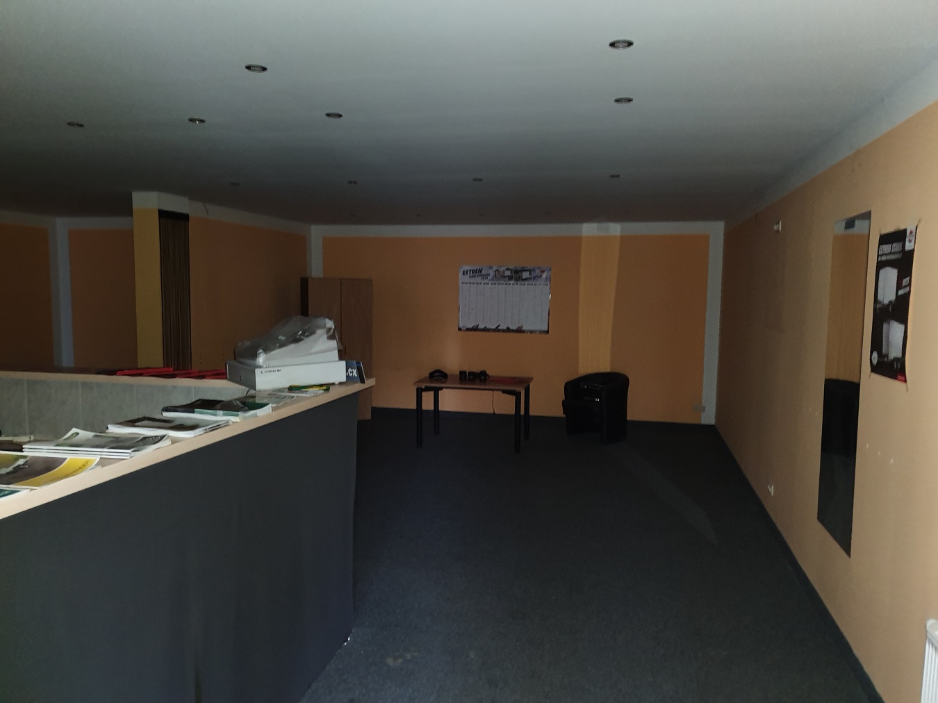 Gewerbezentrum in der Stadt Spremberg mit Fachmarkt, Werkstatt, Büroflächen und Wohnung.