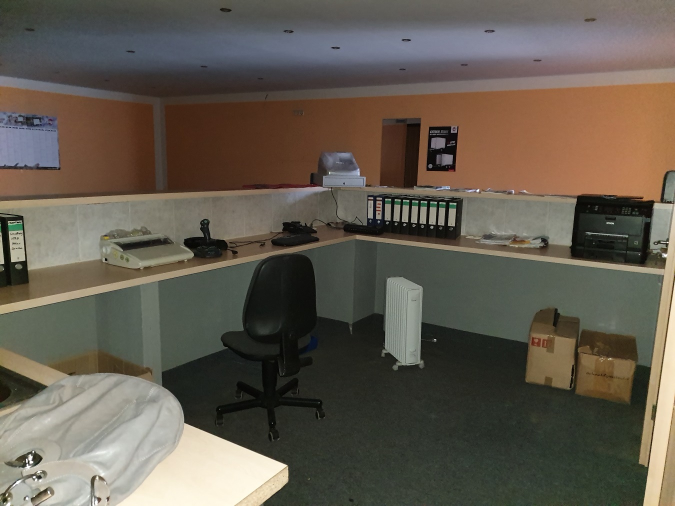 Gewerbezentrum in der Stadt Spremberg mit Fachmarkt, Werkstatt, Büroflächen und Wohnung.