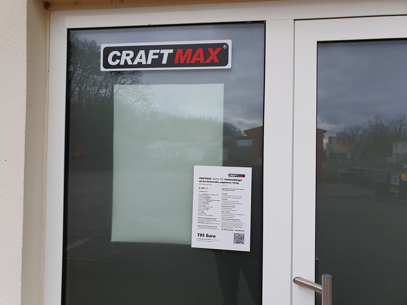 Gewerbezentrum in der Stadt Spremberg mit Fachmarkt, Werkstatt, Büroflächen und Wohnung.