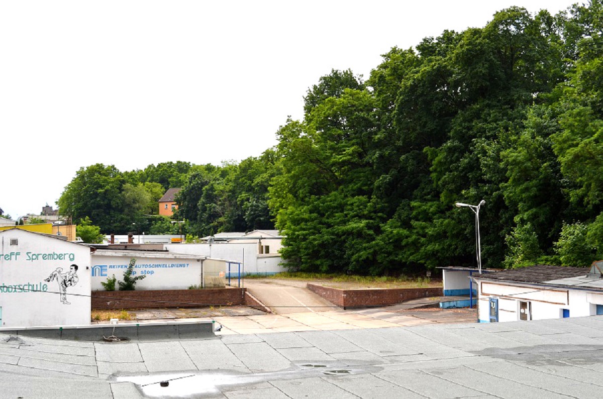 200 m² Garagen Lagerräume mit Tür, Fenster u. Rolltoren in der Stadt Spremberg mieten