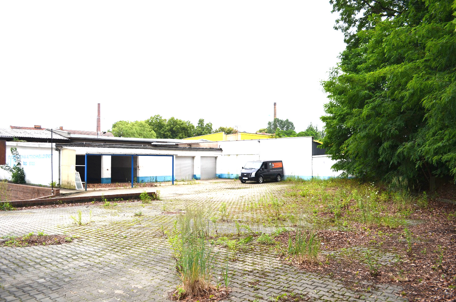 200 m² Garagen Lagerräume mit Tür, Fenster u. Rolltoren in der Stadt Spremberg mieten