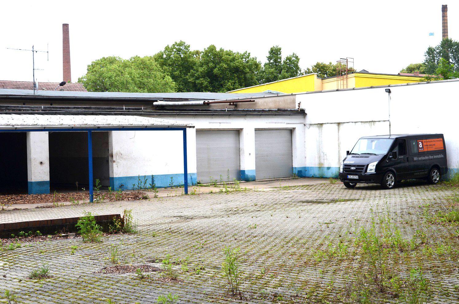 200 m² Garagen Lagerräume mit Tür, Fenster u. Rolltoren in der Stadt Spremberg mieten