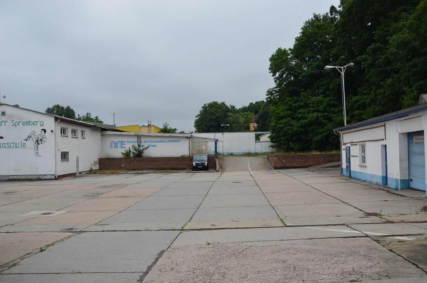 400 m² Werkstatt mit Büro, Shop, Carport & Stellplätze in Spremberg mieten