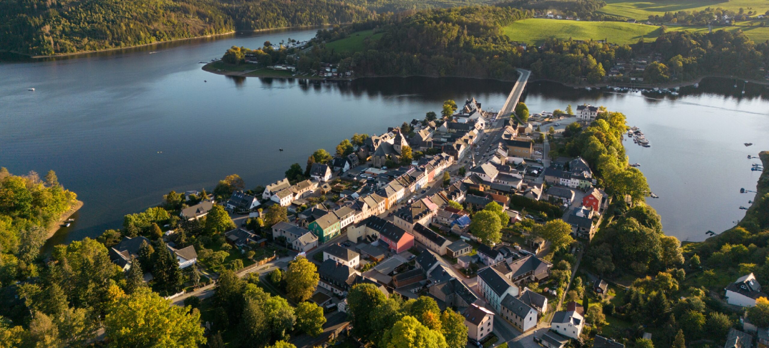 70.700 m² Seegrundstück mit 2.5 km Wasserfront, Projekt mit ca. 35.000 m² BGF in Saalburg / Thüringen