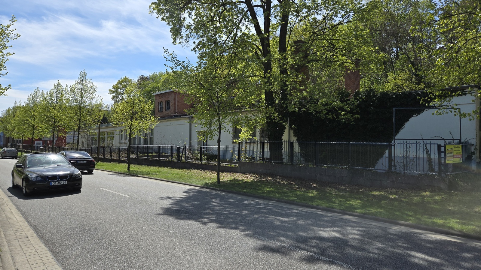 Gewerbezentrum in der Stadt Spremberg mit Fachmarkt, Werkstatt, Büroflächen und Wohnung mit hoher Mieteinnahme.