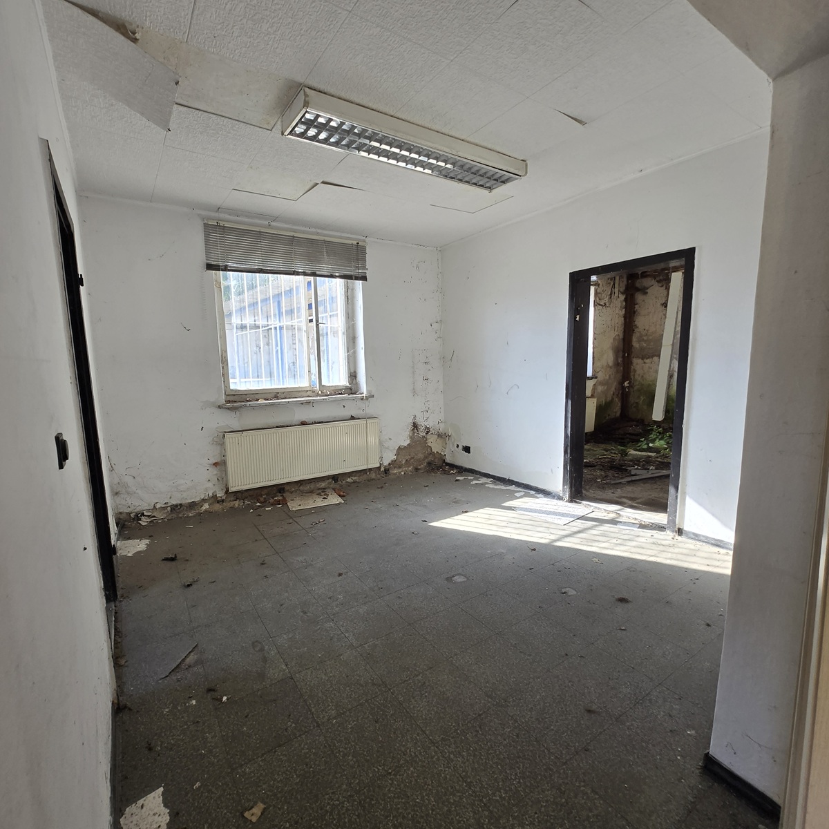 230 m² Werkstatt mit Büro, Shop, Carport & 2 Stellplätze in Spremberg mieten