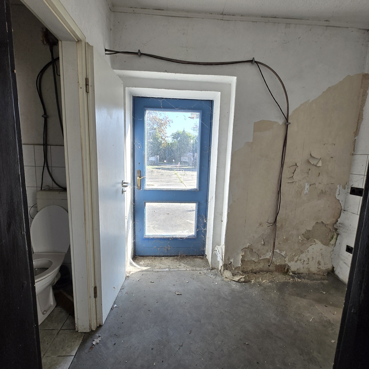 230 m² Werkstatt mit Büro, Shop, Carport & 2 Stellplätze in Spremberg mieten